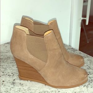 Tan wedges